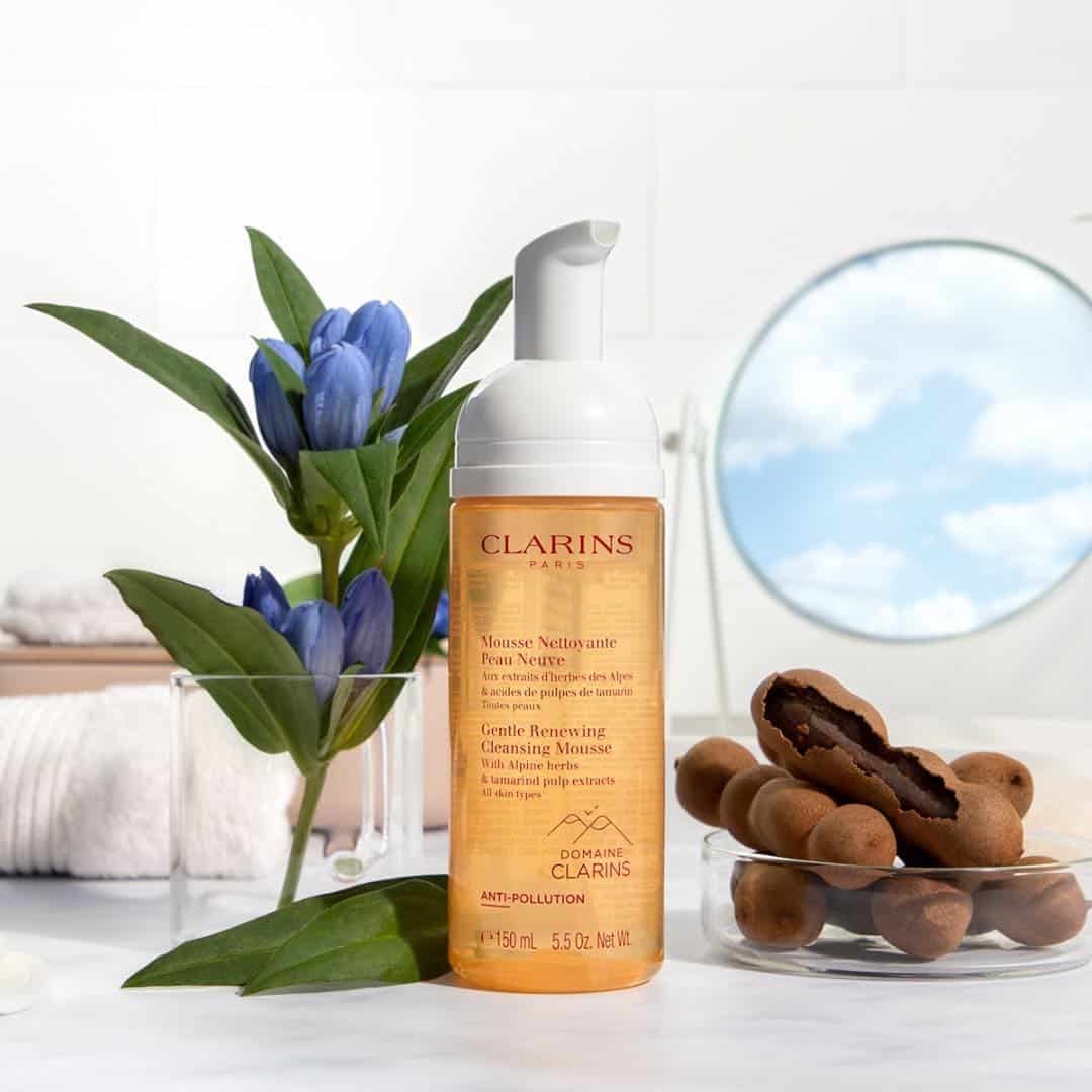 Clarins Gentle Renewing Cleansing Mousse All Skin Types غسول رغوي لطيف لتنظيف البشرة وتجديدها من كلارنس - الصورة 1