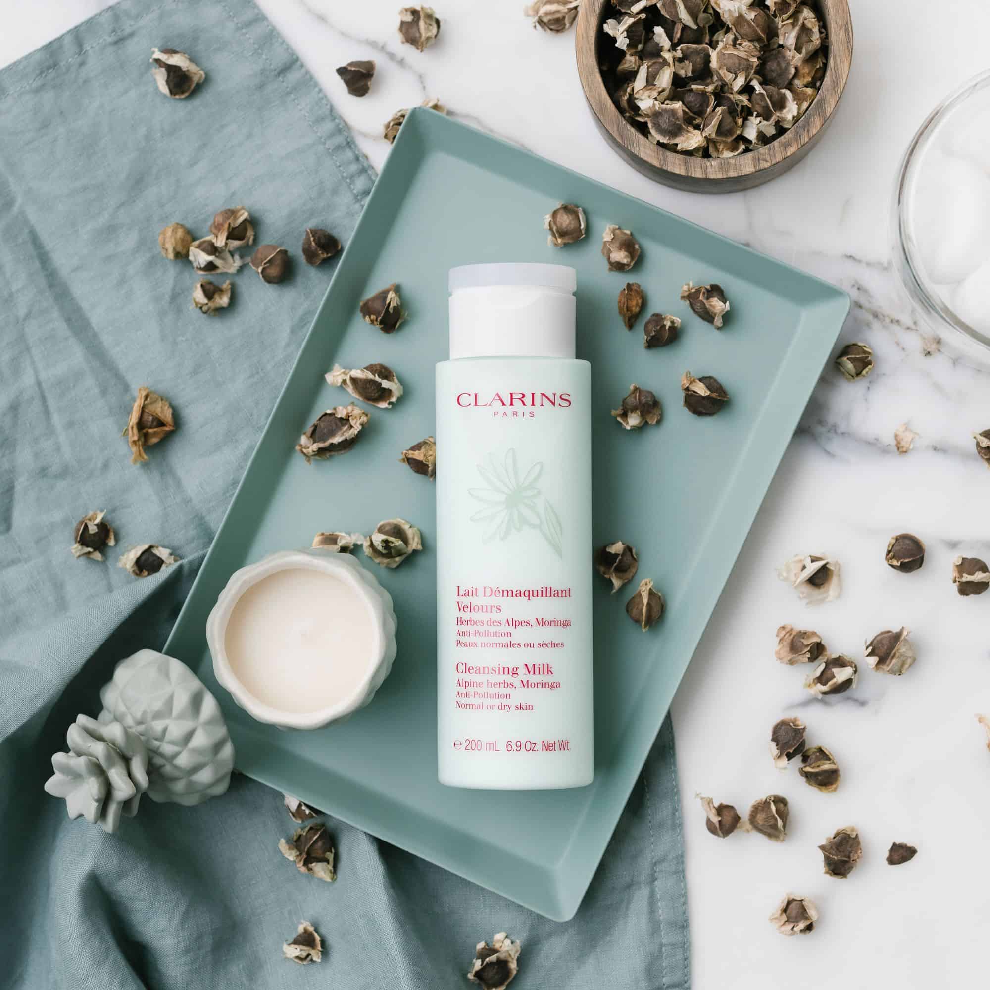 Clarins Cleansing Milk With Alpine Herbs حليب منظف بأعشاب جبال الألب للبشرة الجافة/العادية من كلارنس - الصورة 1