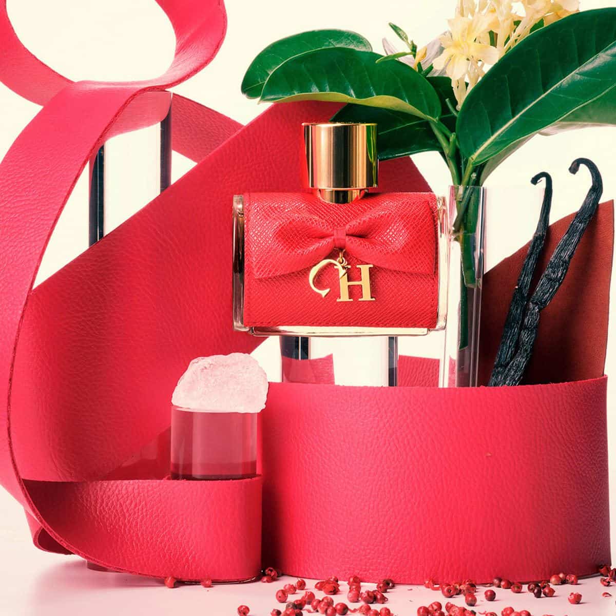 CH Privée Women EdP2 عطر سي إتش بريفيه النسائي من كارولينا هيريرا - الصورة 2