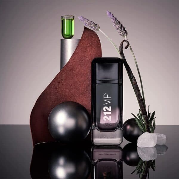 ⁦عطر 212 في آي بي بلاك من كارولينا هيريرا⁩ - الصورة ⁦2⁩
