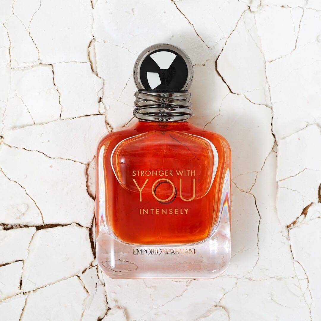 ⁦عطر سترونجر وذ يو إنتنسلي من امبوريو أرماني⁩ - الصورة ⁦1⁩