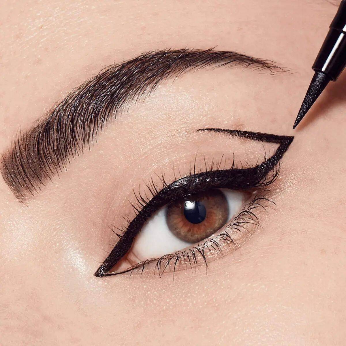 ⁦ايلاينر "فوتر" رفيع الترا بلاك من بورجوا⁩ - الصورة ⁦2⁩