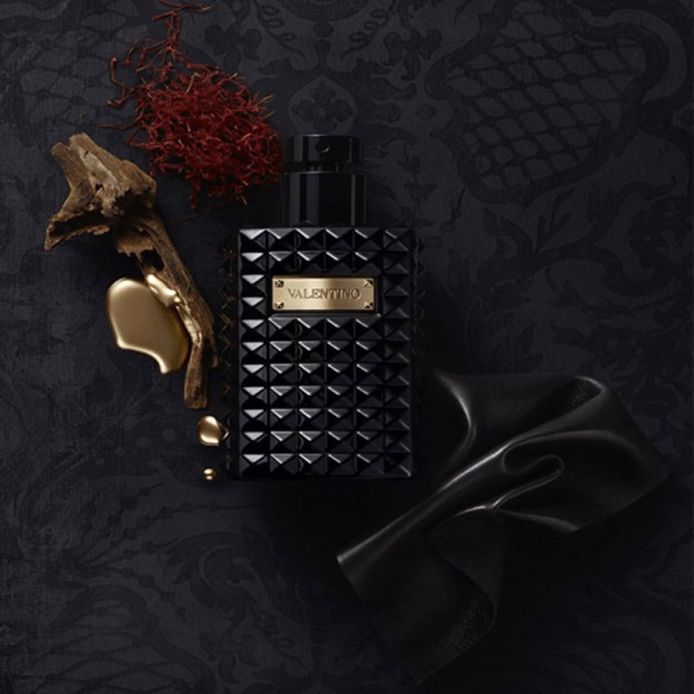 Valentino Noir Absolu Oud Essence عطر نوار ابسولو عود اسنس من فالنتينو - الصورة 1