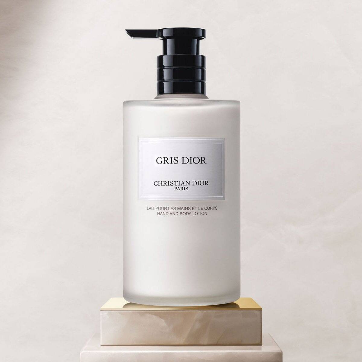 Christian Dior Gris Dior Hand & Body Lotion لوشن المرطب لليدين والجسم من جريس ديور - الصورة 1